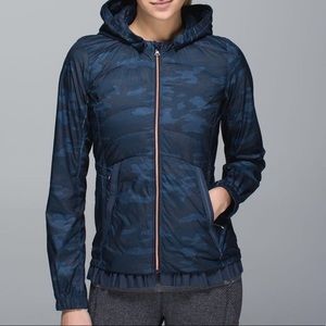 MAKE AN OFFER Lululemon Blue CAMO Windbreaker